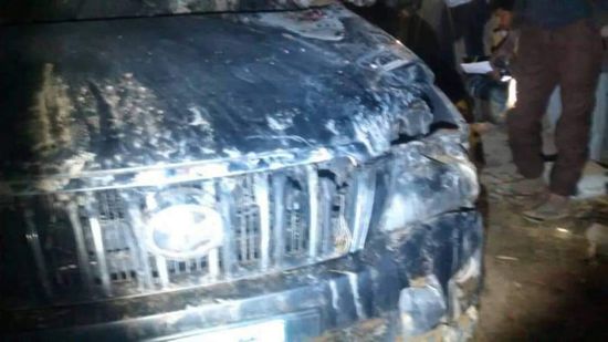 مجهولون يضرمون النار بسيارة في ذُبحان