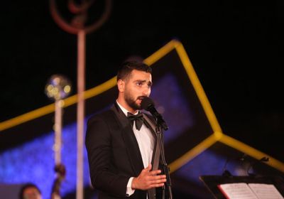 بالفيديو.. محمد الشرنوبي يغني "عزيمتي صخر"