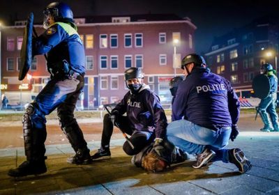الشرطة الهولندية تعتقل 81 شخصًا على صلة بشغب روتردام