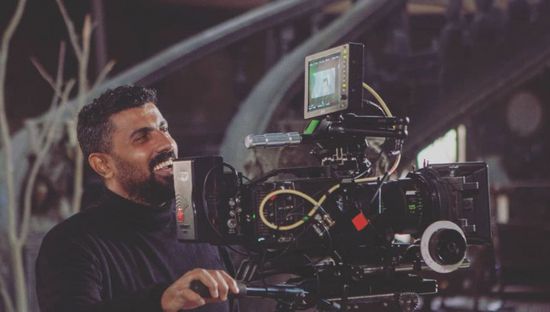 محمد سامي ينشر صورة جديدة من كواليس "نسل الأغراب"