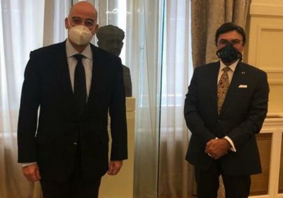  سفير الإمارات ووزير خارجية اليونان يبحثان تطوير علاقات البلدين