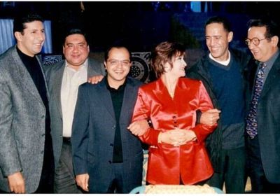 هاني رمزي يشارك جمهوره بصورة نادرة مع وردة ونور الشريف وعلاء ولي الدين