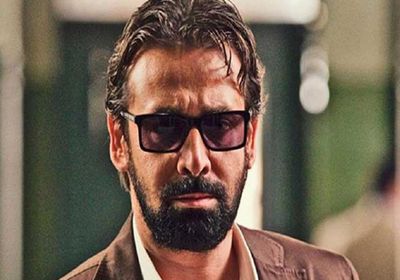 كريم عبدالعزيز يطلب من جمهوره الدعاء للراحل محمد الصغير