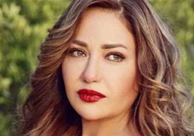 ليلى علوي تطلب من الجمهور أداء صلاة الغائب على روح محمد الصغير