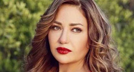 ليلى علوي تطلب من الجمهور أداء صلاة الغائب على روح محمد الصغير