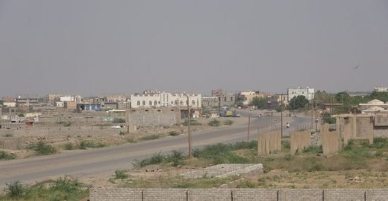 استهداف حوثي متعمد لمناطق سكنية في حيس
