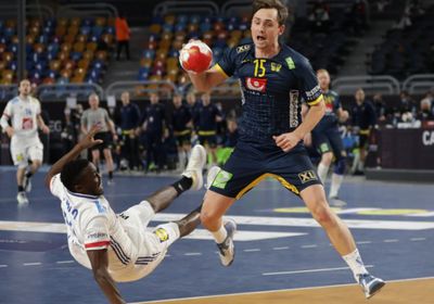 السويد تهزم فرنسا وتصعد لنهائي بطولة العالم لكرة اليد