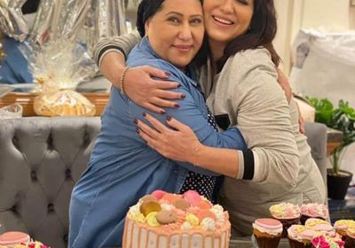 وفاء عامر تحتفل بعيد ميلاد والدتها