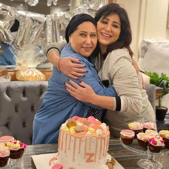 وفاء عامر تحتفل بعيد ميلاد والدتها