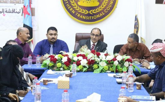 قانونية الانتقالي تبحث الآثار السلبية للقرارات الأحادية