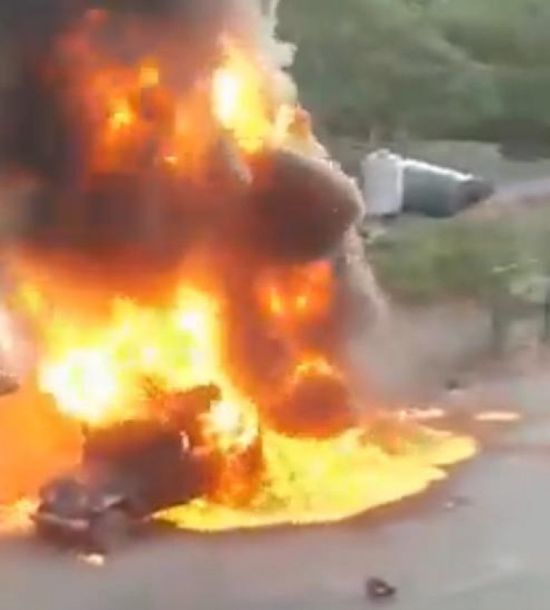 حريق هائل بسوق سوداء للمشتقات النفطية بتعز