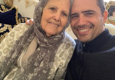 ظافر العابدين يعلن وفاة والدته