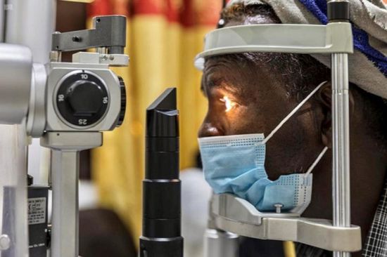 حملة مكافحة العمى تجري 350 جراحة بالمكلا