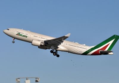 إيطاليا تمدد تعليق الرحلات الجوية إلى البرازيل 15 يومًا