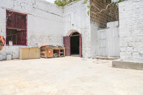 تأهيل المباني الإدارية لصندوق النظافة في التواهي وصيرة