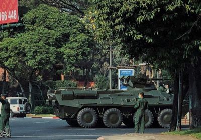 الجيش يقطع البث عن التلفزيون وينتشر بشوارع ميانمار