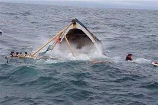 مصرع 12 شخصًا بينهم 7 أطفال في غرق قاربين