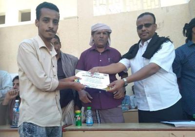 بمشاركة "انتقالي عمد".. تكريم متفوقي "ثانوية قضاعة"