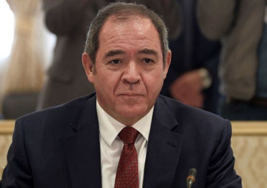 وزير الخارجية الجزائري يبحث مع أبو الغيط التطورات العربية