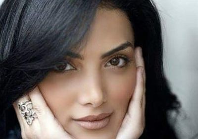 رانيا محمود ياسين تطلب الدعاء لـ حورية فرغلي بسبب إجرائها عملية دقيقة بالأنف