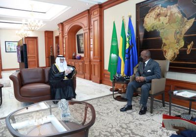 القطان يكشف تفاصيل لقاءه برئيس جمهورية الجابون
