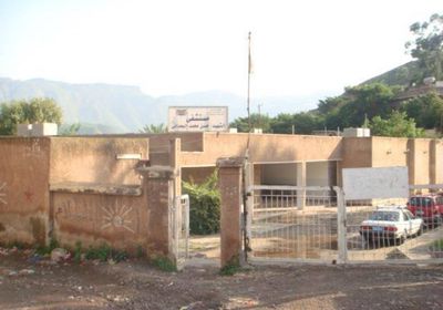 مدير مستشفى البعداني يخفي الأدوية ويلاحق المتطوعين بالاستقطاعات