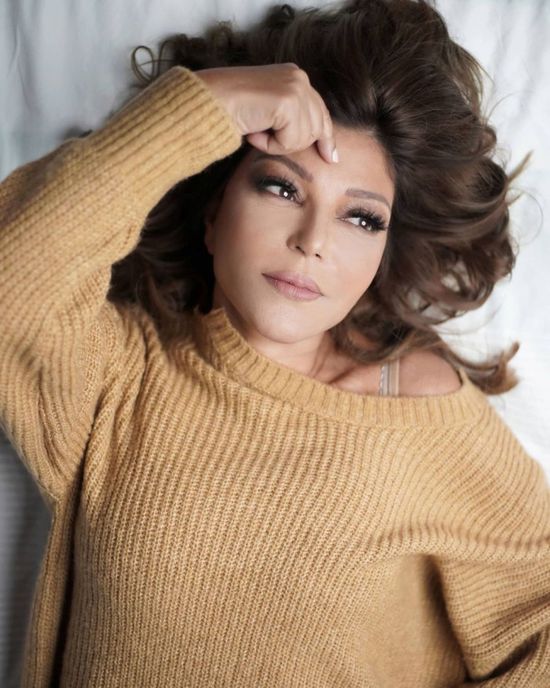 سميرة سعيد تخضع لجلسة تصوير جديدة