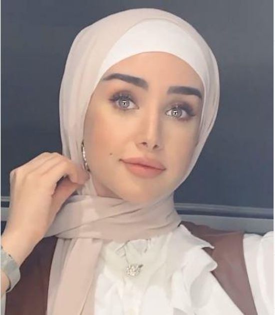 هنا الزاهد بالحجاب في كواليس "حلوة الدنيا سكر" (فيديو)