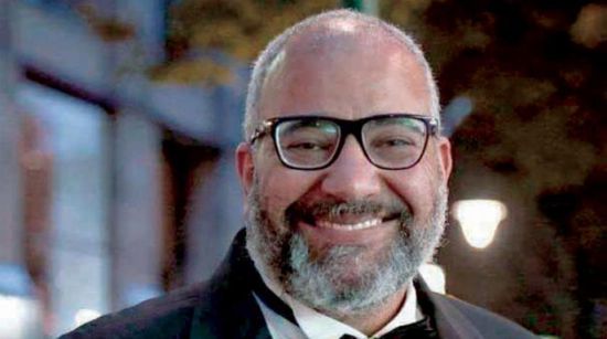 بيومي فؤاد يصدم جمهوره بصورة من مرحلة الشباب