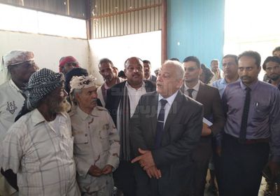 وزير الخدمة المدنية يتفقد المرافق الحكومية في أبين
