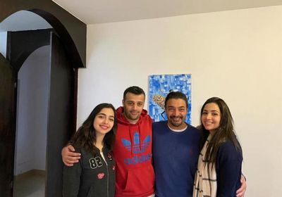 "ربنا يحفظكم".. حميد الشاعري ينشر صورته مع أولاده