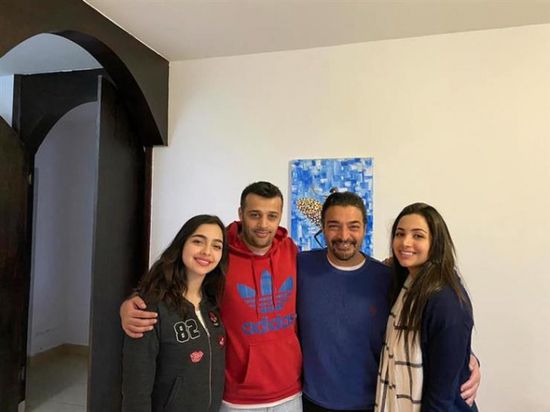 "ربنا يحفظكم".. حميد الشاعري ينشر صورته مع أولاده