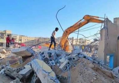 فساد الإخوان يطال دور العبادة.. مليشيا الشرعية تهدم مسجد أبوبكر بعتق