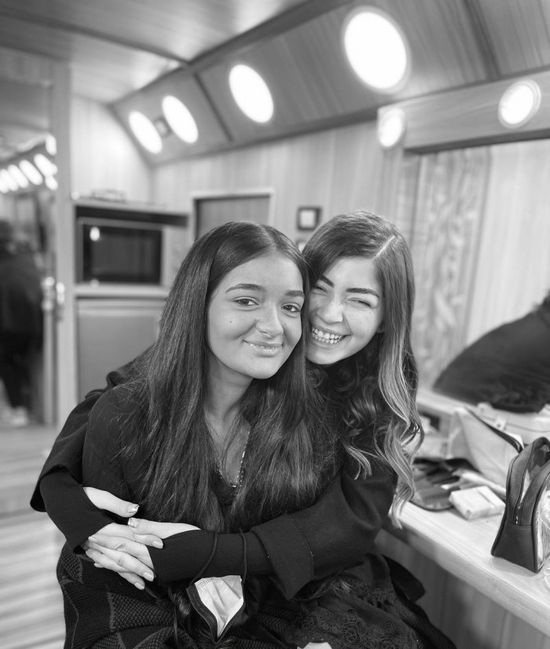 ليلى أحمد زاهر توجه رسالة حب لشقيقتها "ملك"