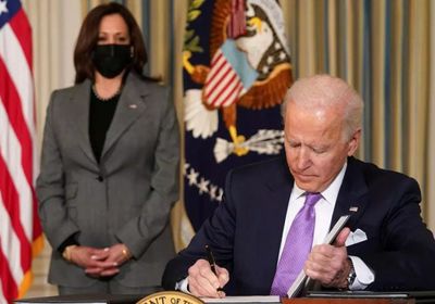  بايدن يأمر بمراجعة الضوابط على الهجرة الشرعية والاندماج