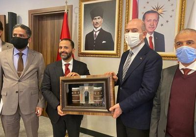 حميد الأحمر يتوسط لتجنيس عناصر إخوانية في تركيا
