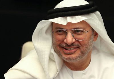 قرقاش: الإمارات تدعم مبادرات السلام لإنهاء الصراع باليمن