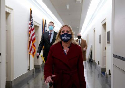 "النواب الأمريكي" يطرد نائبة جمهورية تروج لنظريات المؤامرة