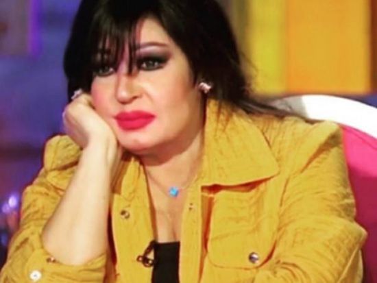 فيفي عبده تطلب من جمهورها الدعاء للراحل عزت العلايلي