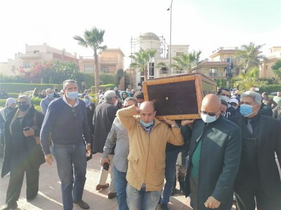 صور جنازة الراحل عزت العلايلى