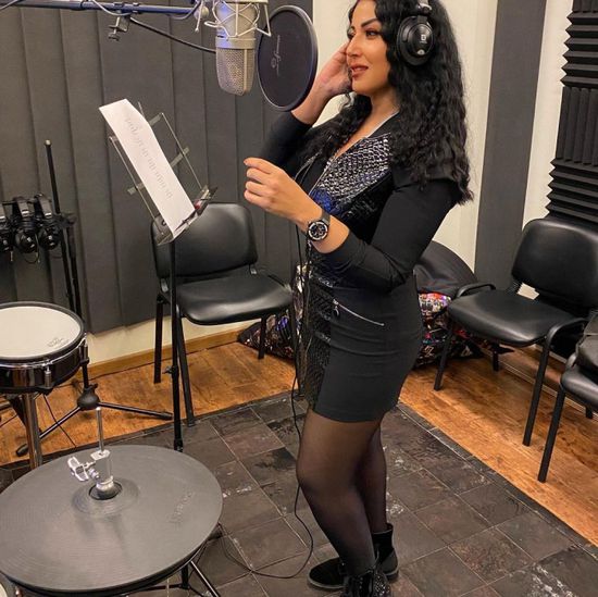 سمية الخشاب تنشر صور كواليس مشاركتها في The Masked Singer