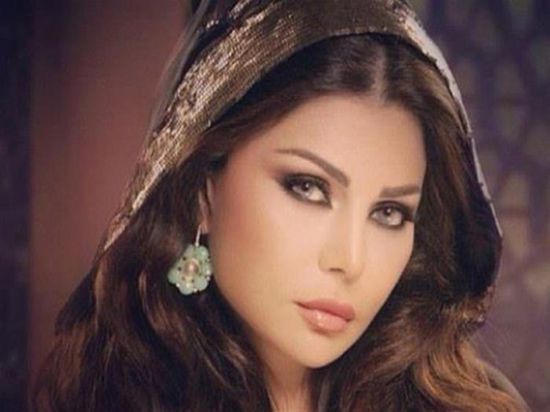هيفاء وهبي تهنئ نوال الزغبي على كليب "عقلي وقف"