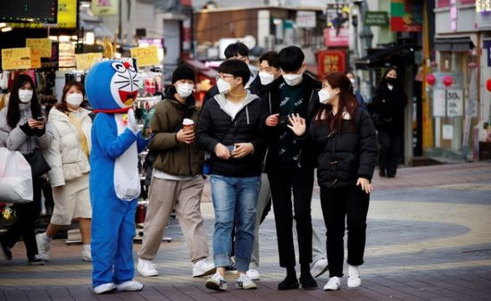 كوريا الجنوبية تسجل 372 إصابة جديدة بكورونا