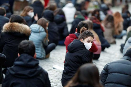 كورونا.. إيطاليا تسجل 385 وفاة و13 ألف إصابة