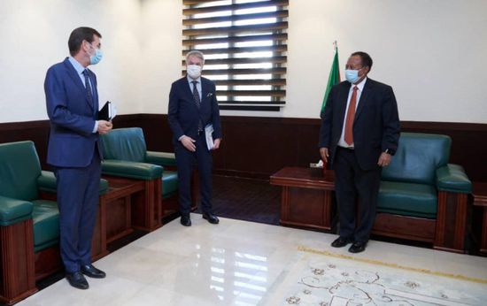 حمدوك يبحث مع مبعوث الاتحاد الأوروبي قضايا مختلفة