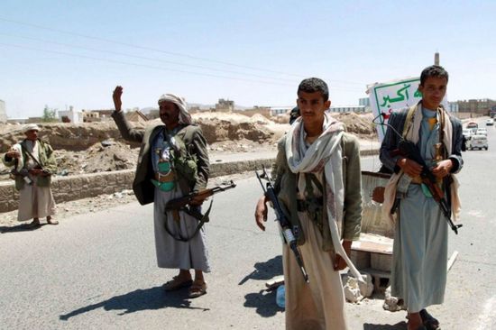 عكاظ: إيران تزعزع أمن المنطقة بدعم مليشيا الحوثي