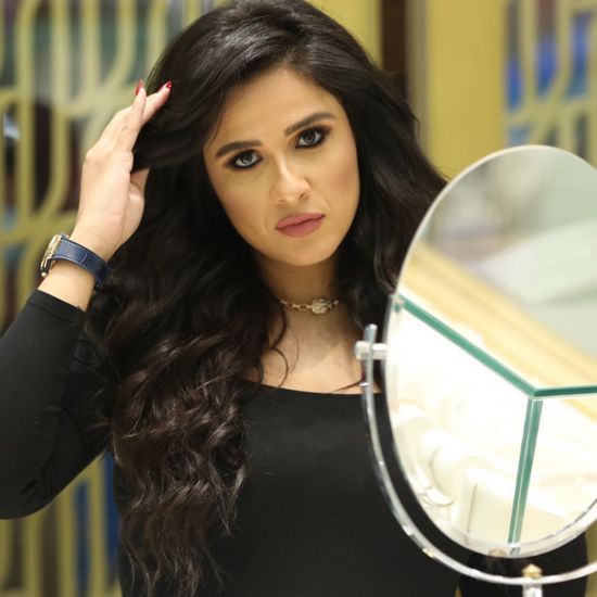 ياسمين عبدالعزيز تنشر صورة جديدة من كواليس "اللي ملوش كبير"