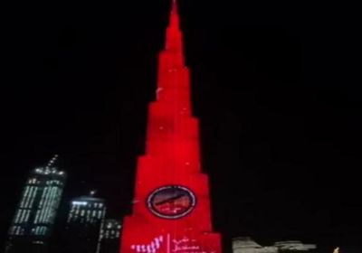 معالم إماراتية وعربية تتلون بالأحمر تحتفل بمسبار الأمل