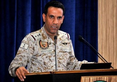 التحالف: استهداف مطار أبها "جريمة حرب"