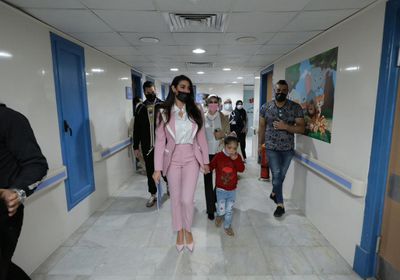 صور زيارة ياسمين صبري لمستشفى أبو الريش